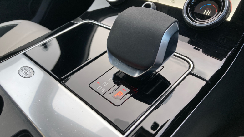 Land Rover Range Rover Velar 2.0 D200 R-Dynamic SE 5dr Auto Diesel Estate